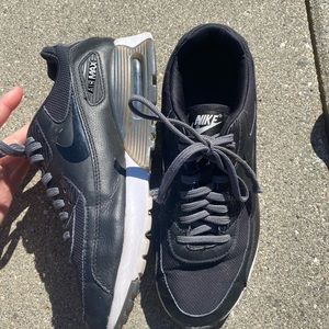 NIKE air max woman’s, size 8.5